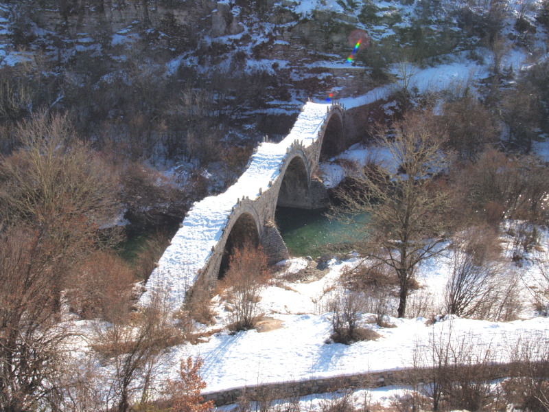 Snowing arch bridge.