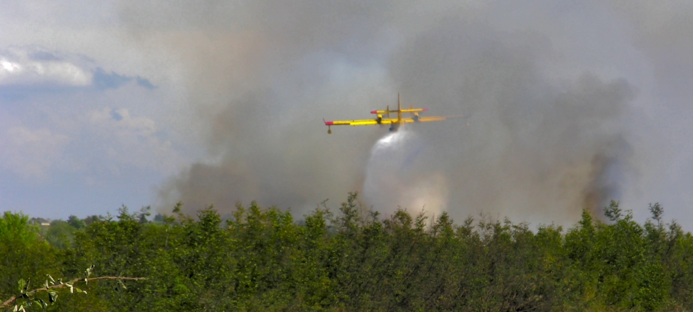 Croatian flying Firefighter in action (Canadair)