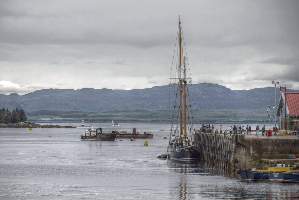 Oban Harbour (HDR)