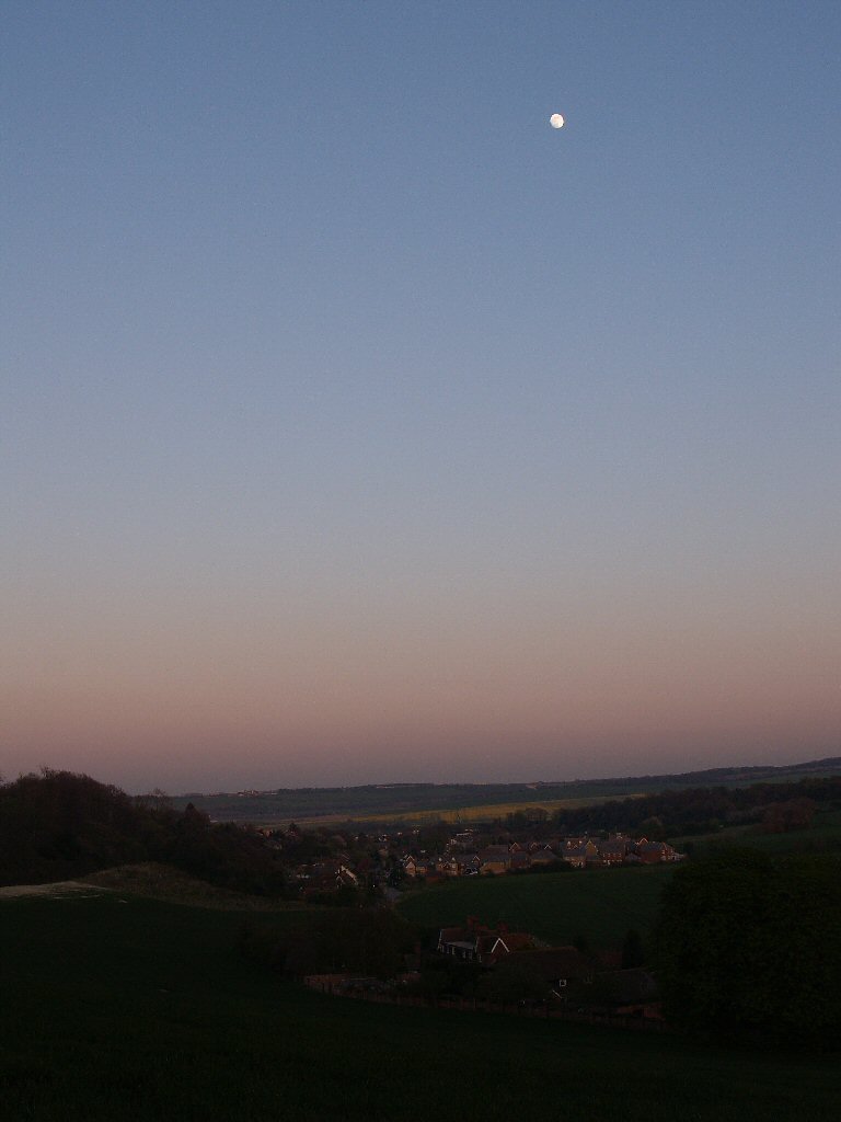 Moon over Cuxton
