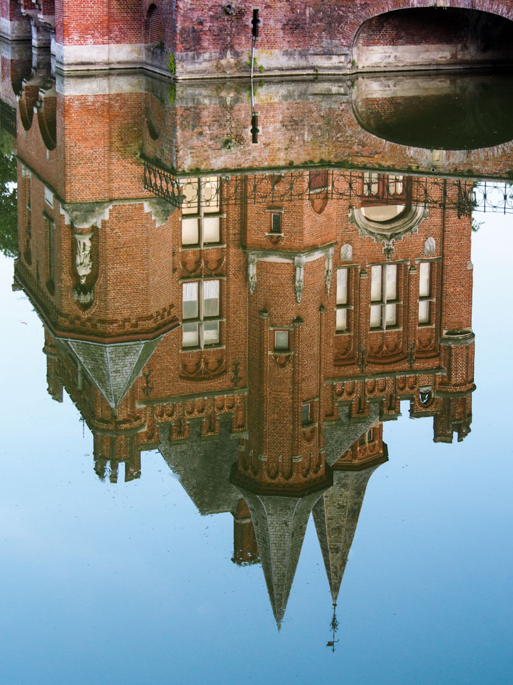 Reflection of Kastle Ten Bergh