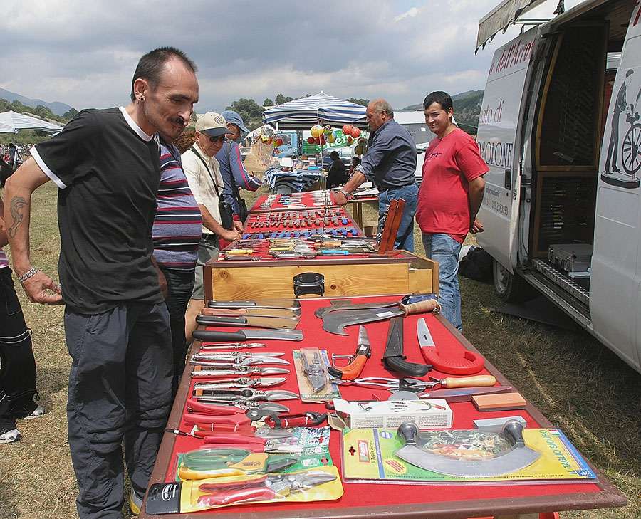 The knife vendor