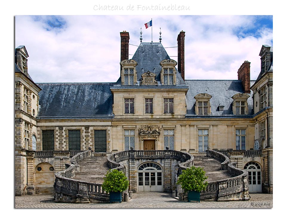 Entrance Chateau de Fontainebleau