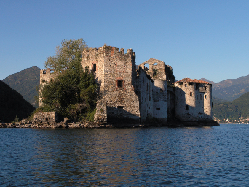 Island castle (Castelli di Cannero)