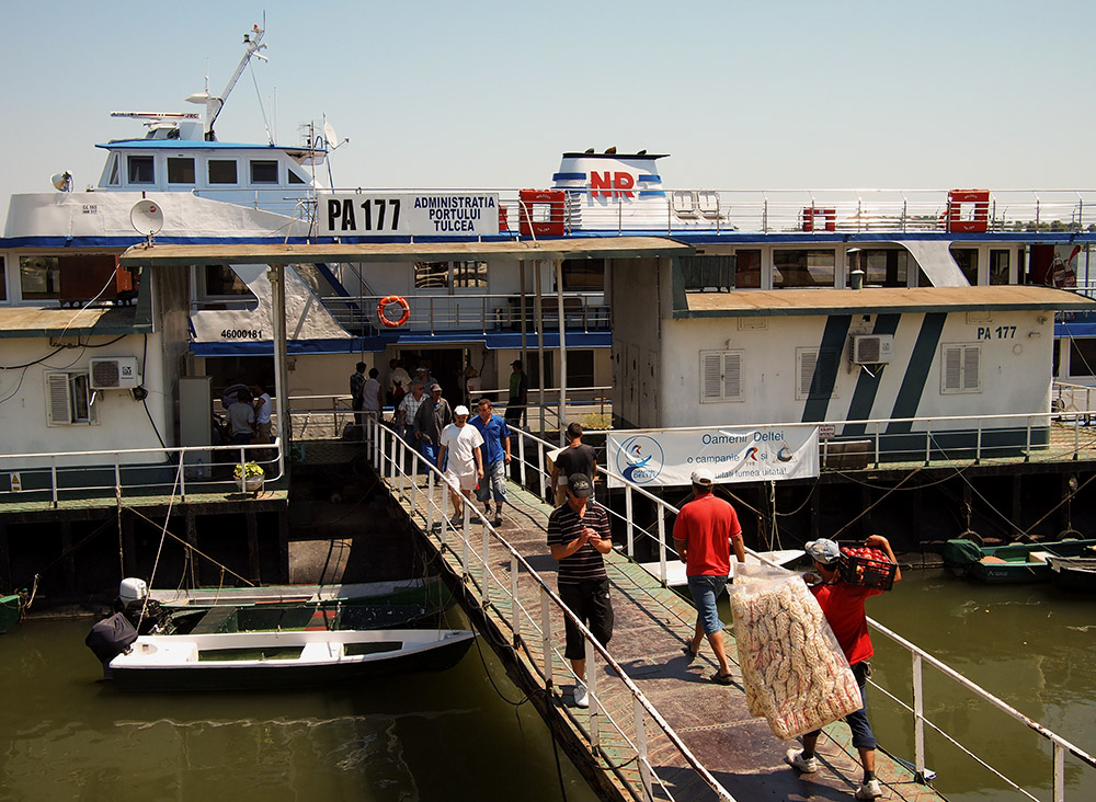 By boat into the delta