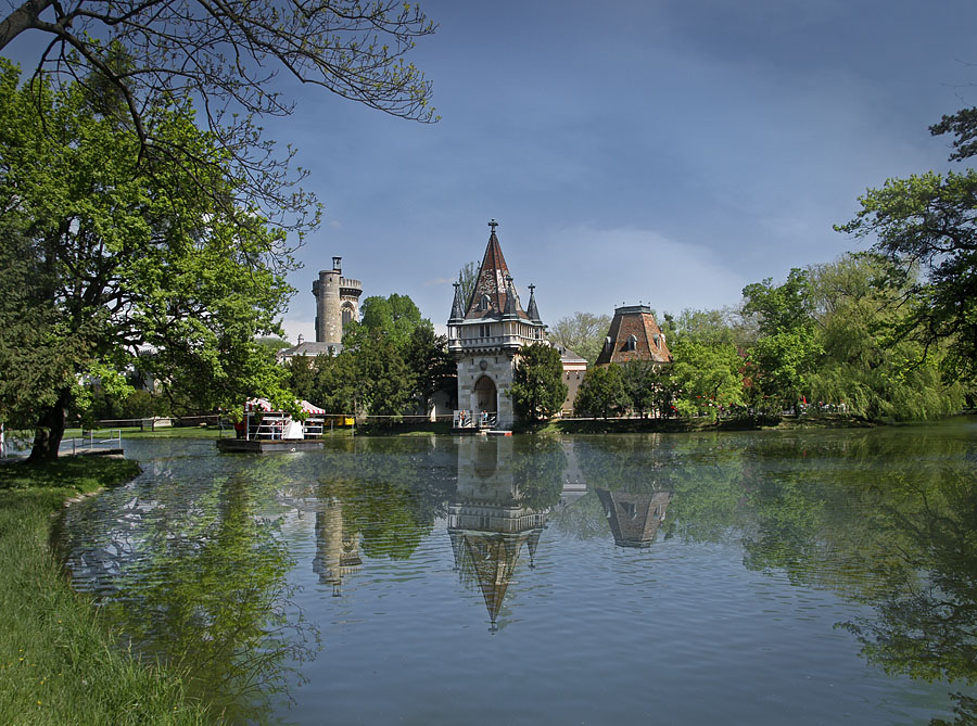 Lake and castle in Laxenburg