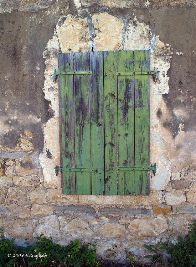 Closed (2)