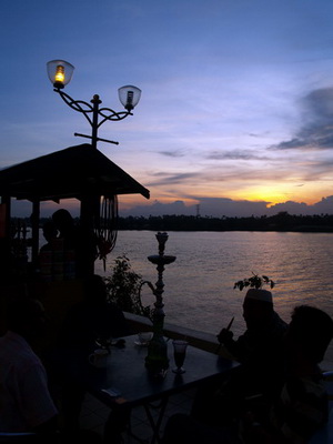 Shisha by the river