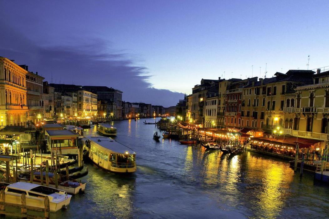 View from Ponte de Rialto